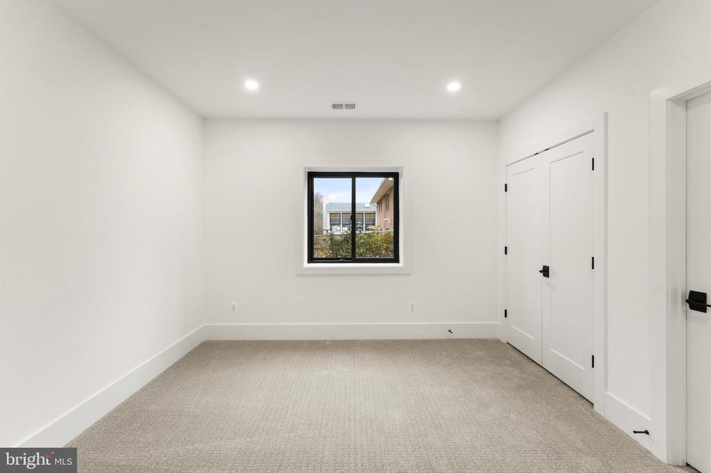 6539 FAIRLAWN DRIVE