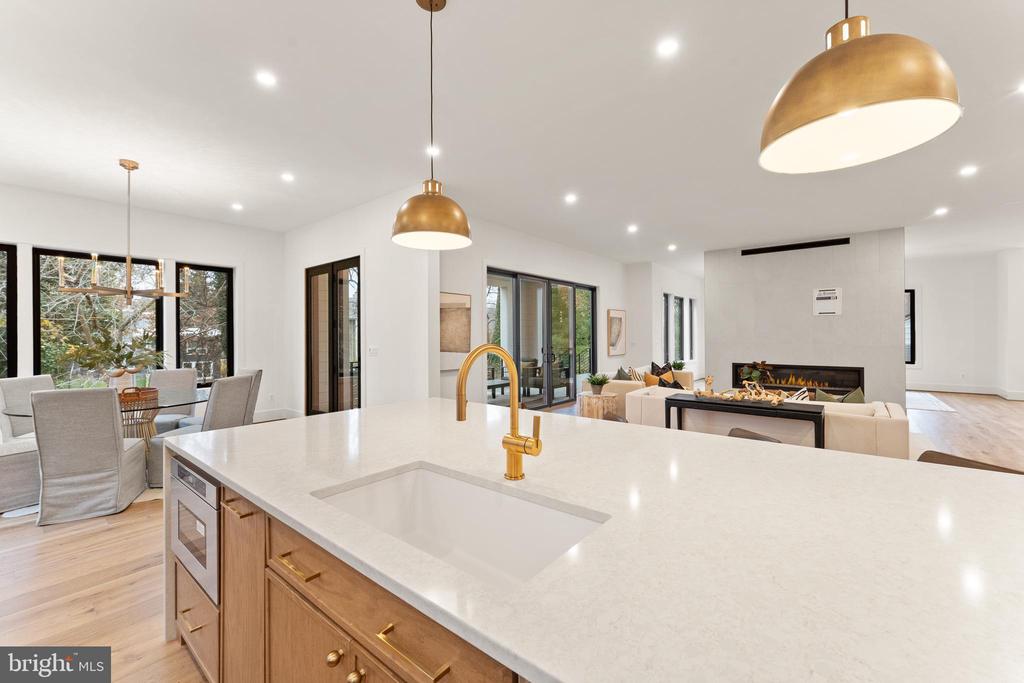 6539 FAIRLAWN DRIVE