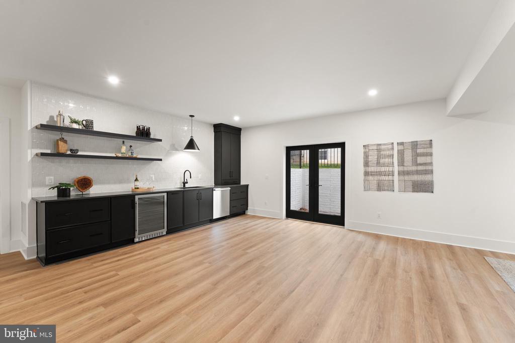 6539 FAIRLAWN DRIVE