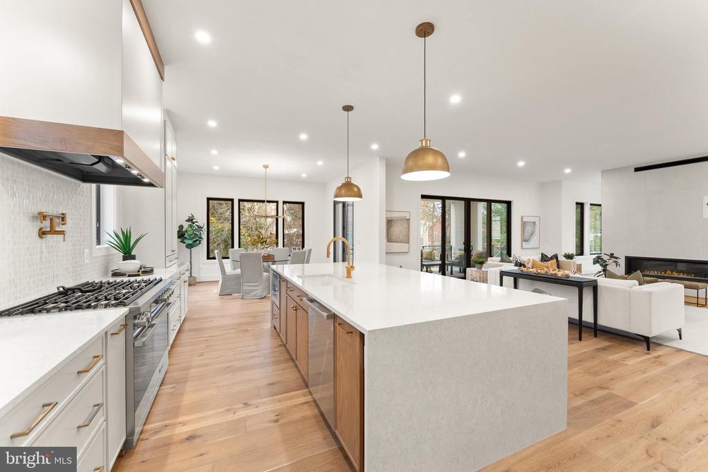 6539 FAIRLAWN DRIVE