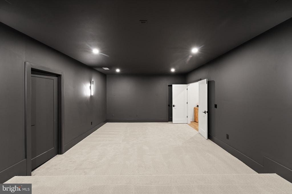6539 FAIRLAWN DRIVE