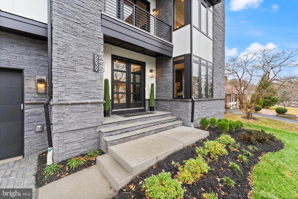6539 FAIRLAWN DRIVE