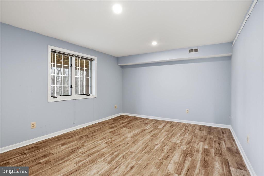 9111 WOOD SPICE LANE