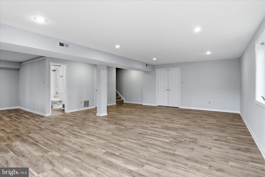 9111 WOOD SPICE LANE
