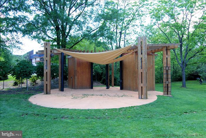 216 PARK TERRACE COURT SE 98