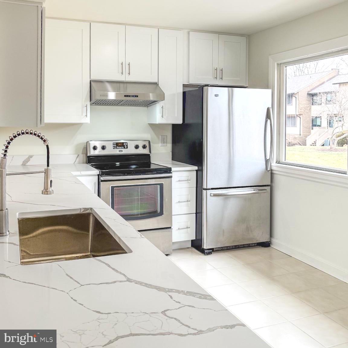 2437 GLENGYLE DRIVE 222