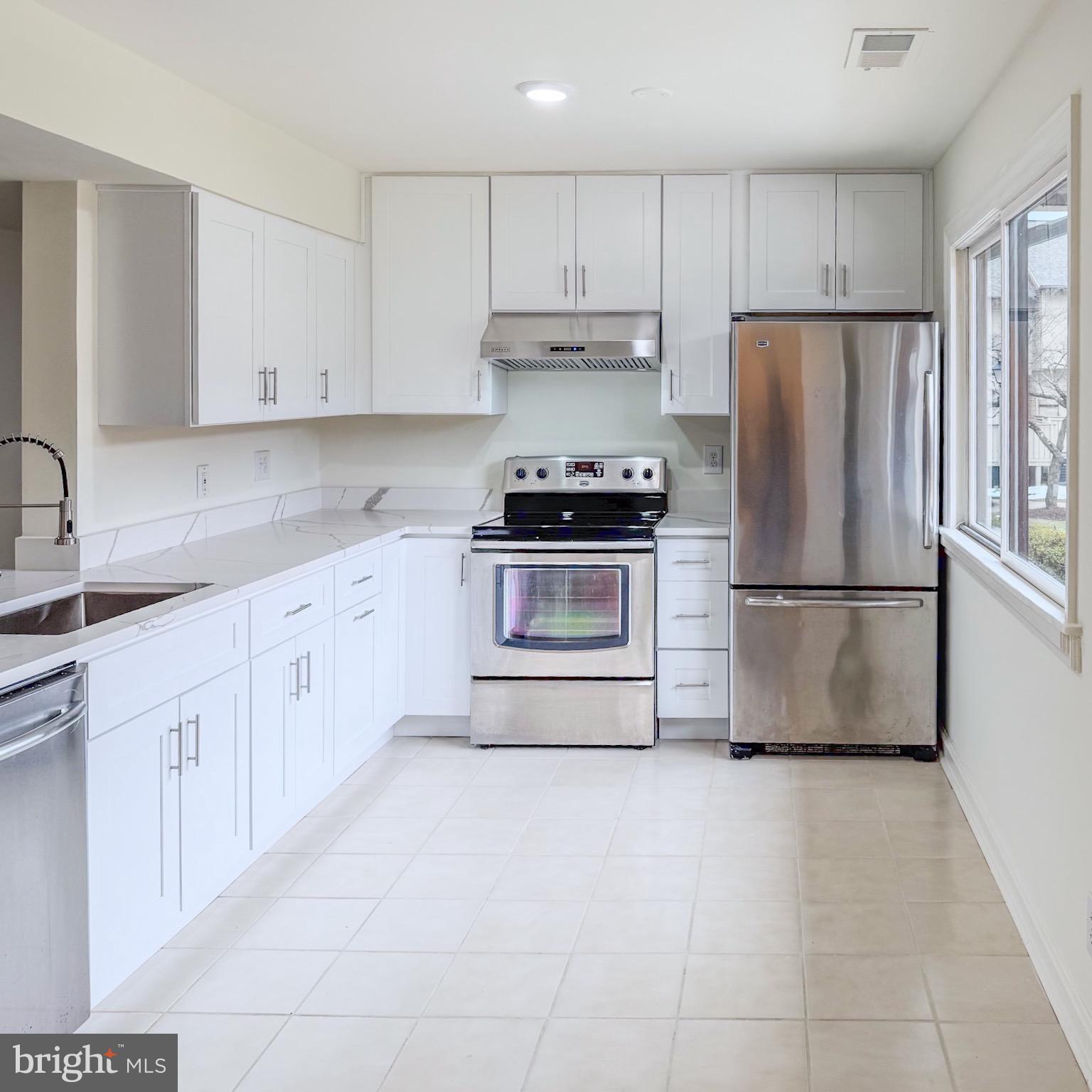 2437 GLENGYLE DRIVE 222