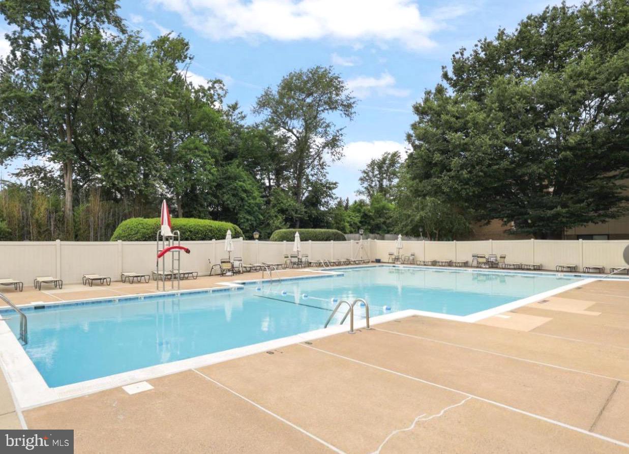 2437 GLENGYLE DRIVE 222