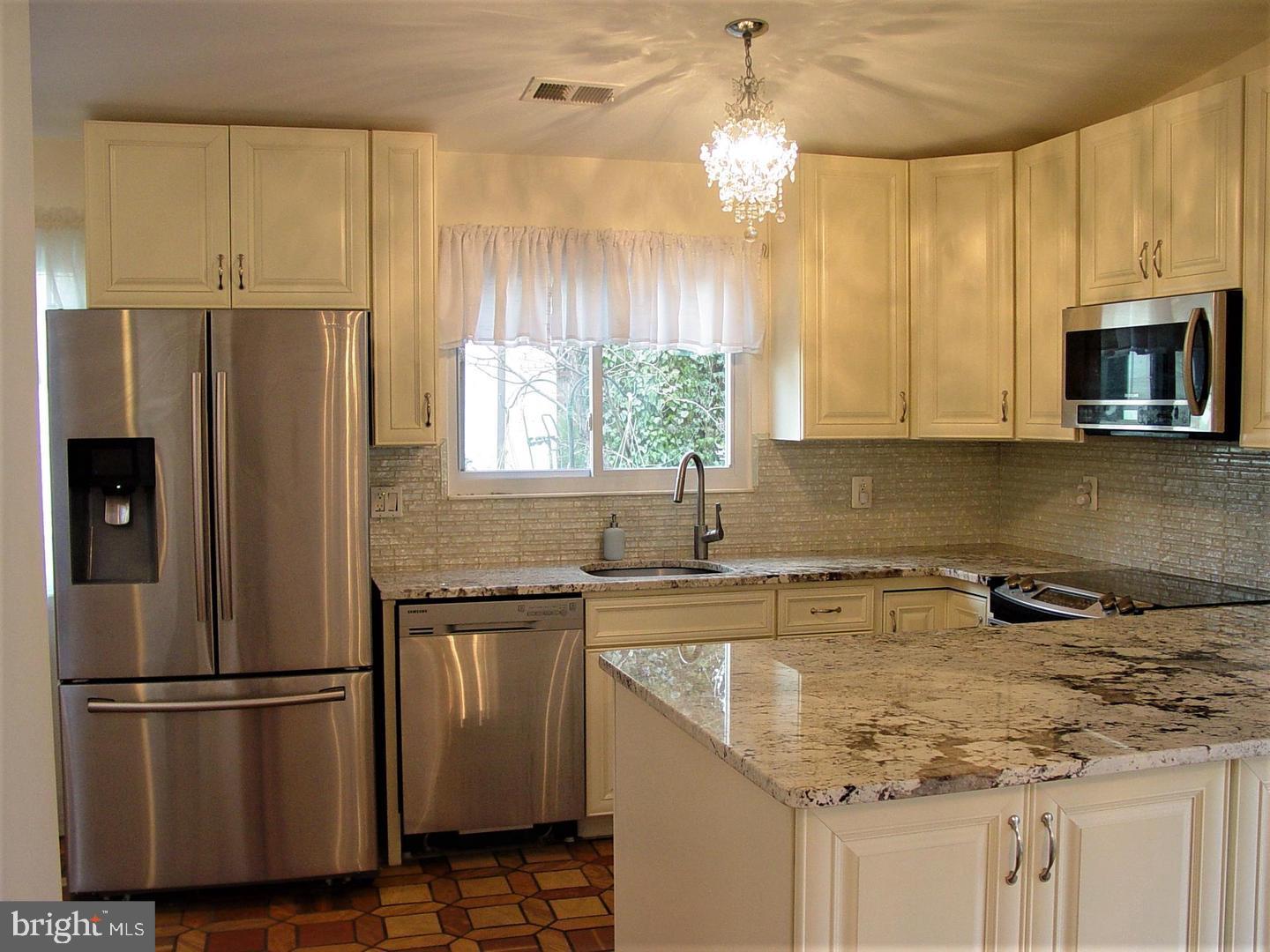 2537 OAKHAMPTON PLACE