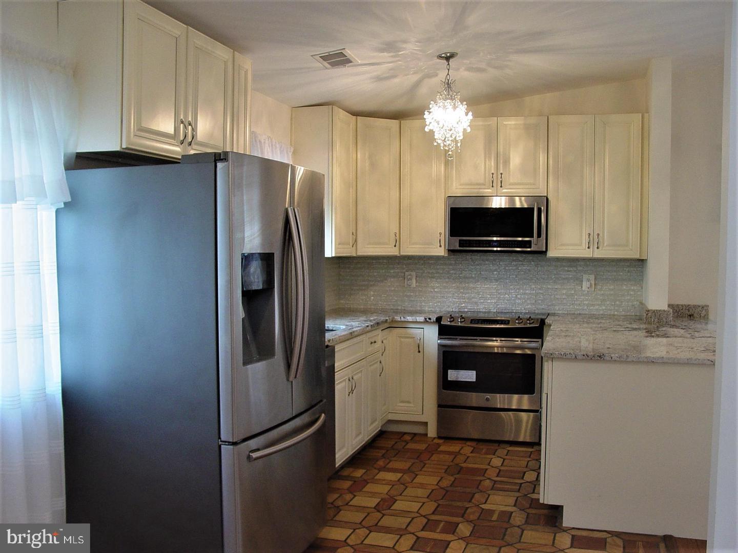 2537 OAKHAMPTON PLACE