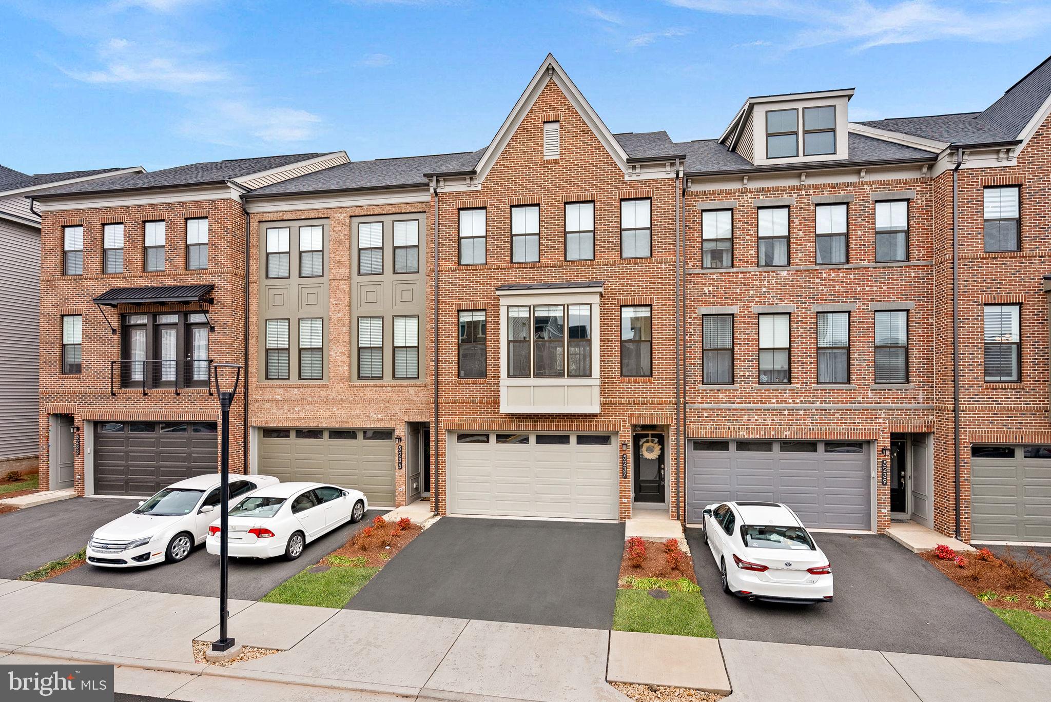 5237 RIDGEVIEW RETREAT DRIVE