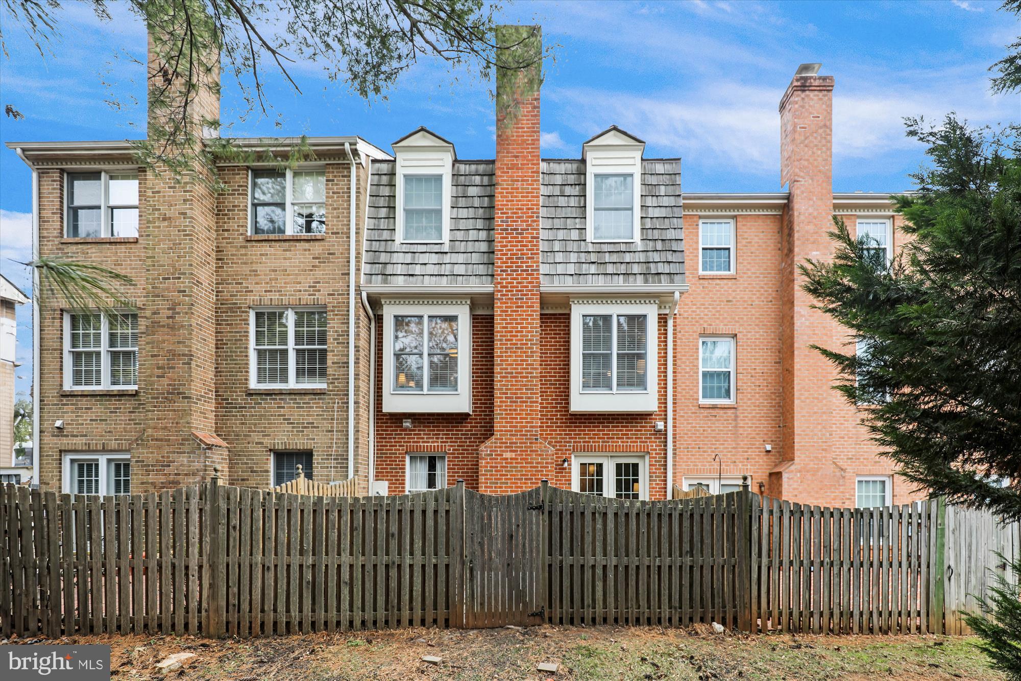 2940 OAKBOROUGH SQUARE