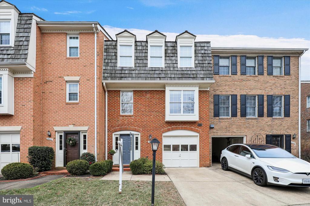 2940 OAKBOROUGH SQUARE