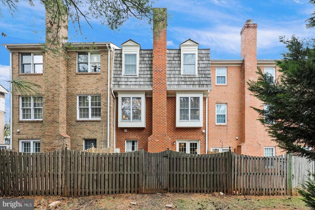 2940 OAKBOROUGH SQUARE