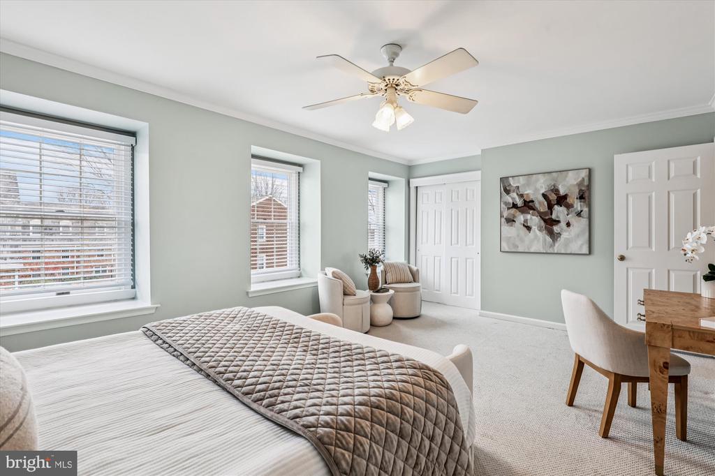 2940 OAKBOROUGH SQUARE