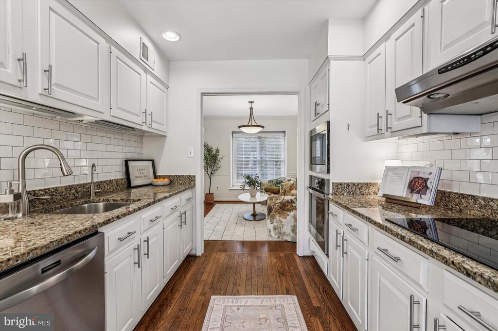 2940 OAKBOROUGH SQUARE