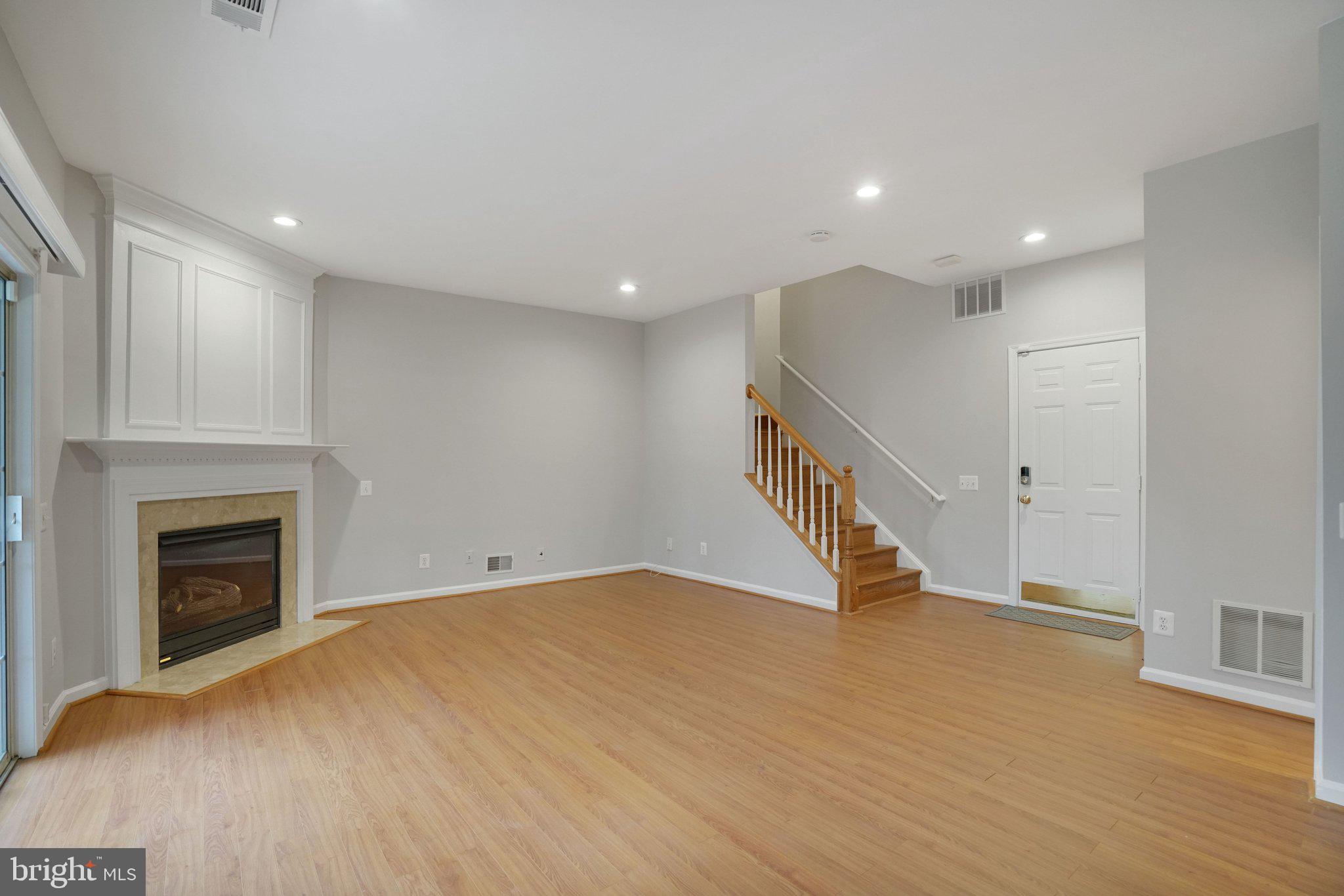 6142 MANCHESTER PARK CIRCLE