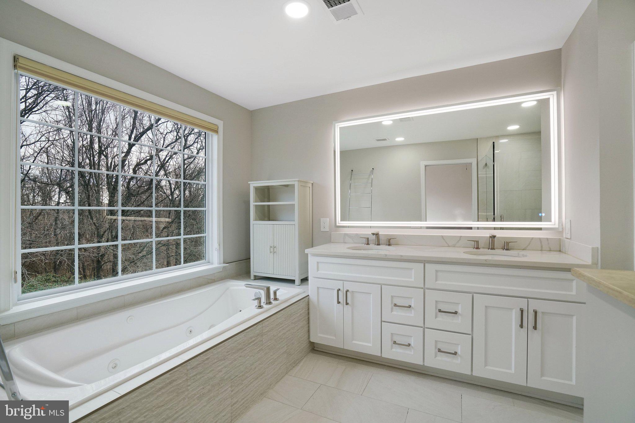 6142 MANCHESTER PARK CIRCLE