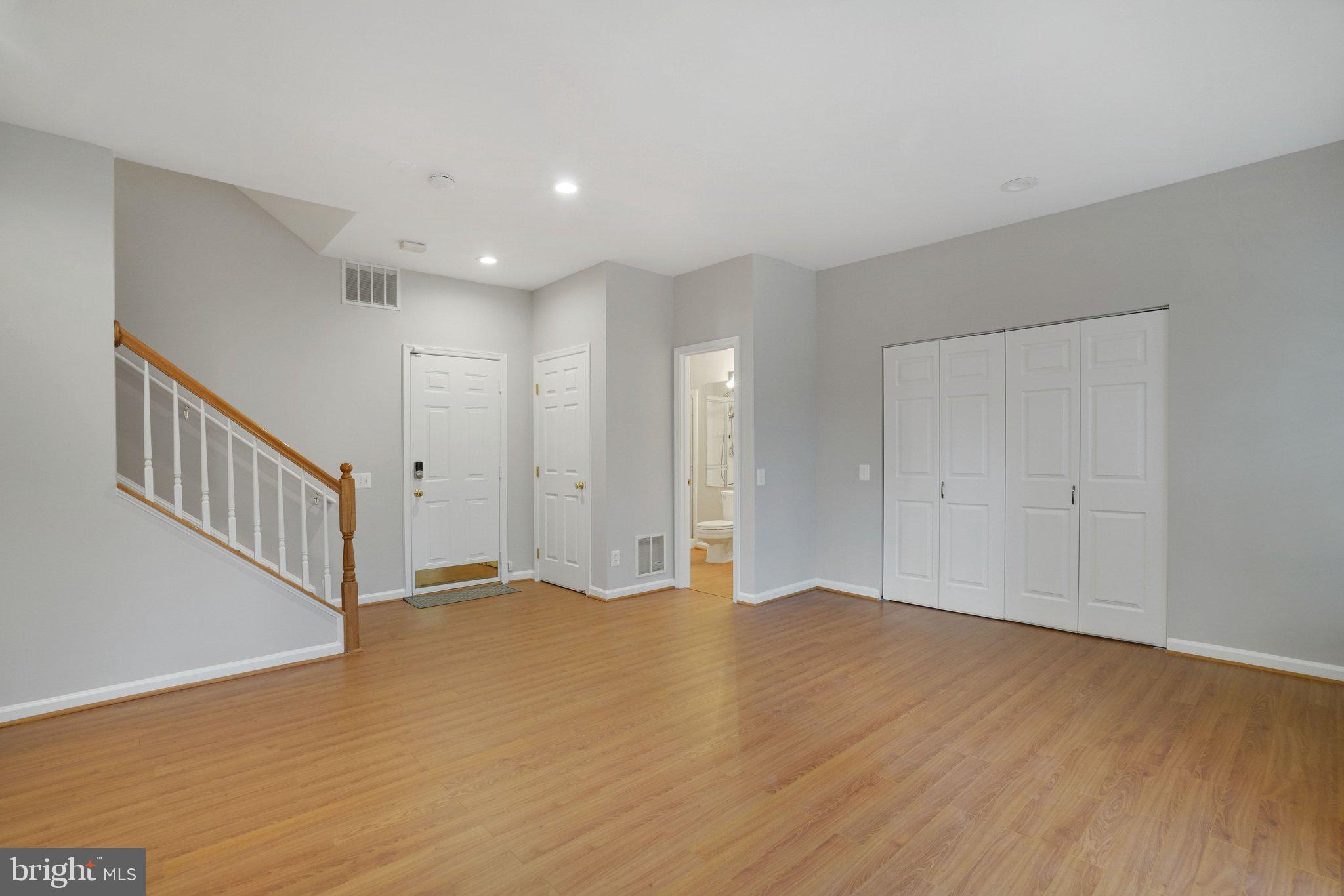 6142 MANCHESTER PARK CIRCLE