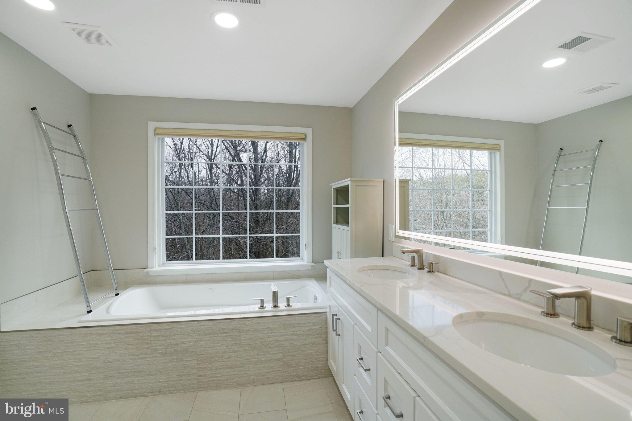 6142 MANCHESTER PARK CIRCLE