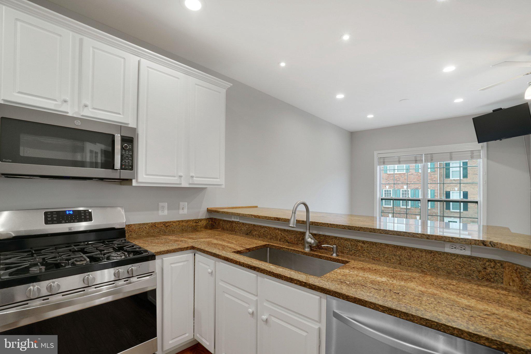 6142 MANCHESTER PARK CIRCLE