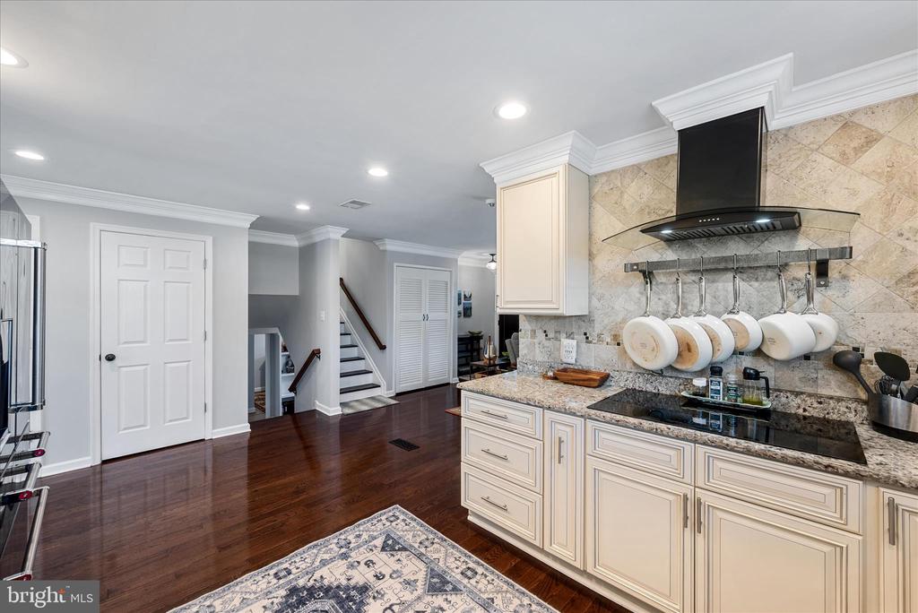 5211 INVERCHAPEL ROAD