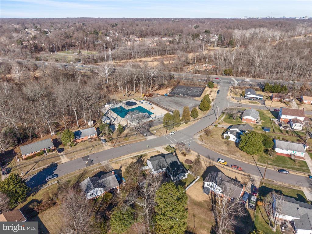 5211 INVERCHAPEL ROAD