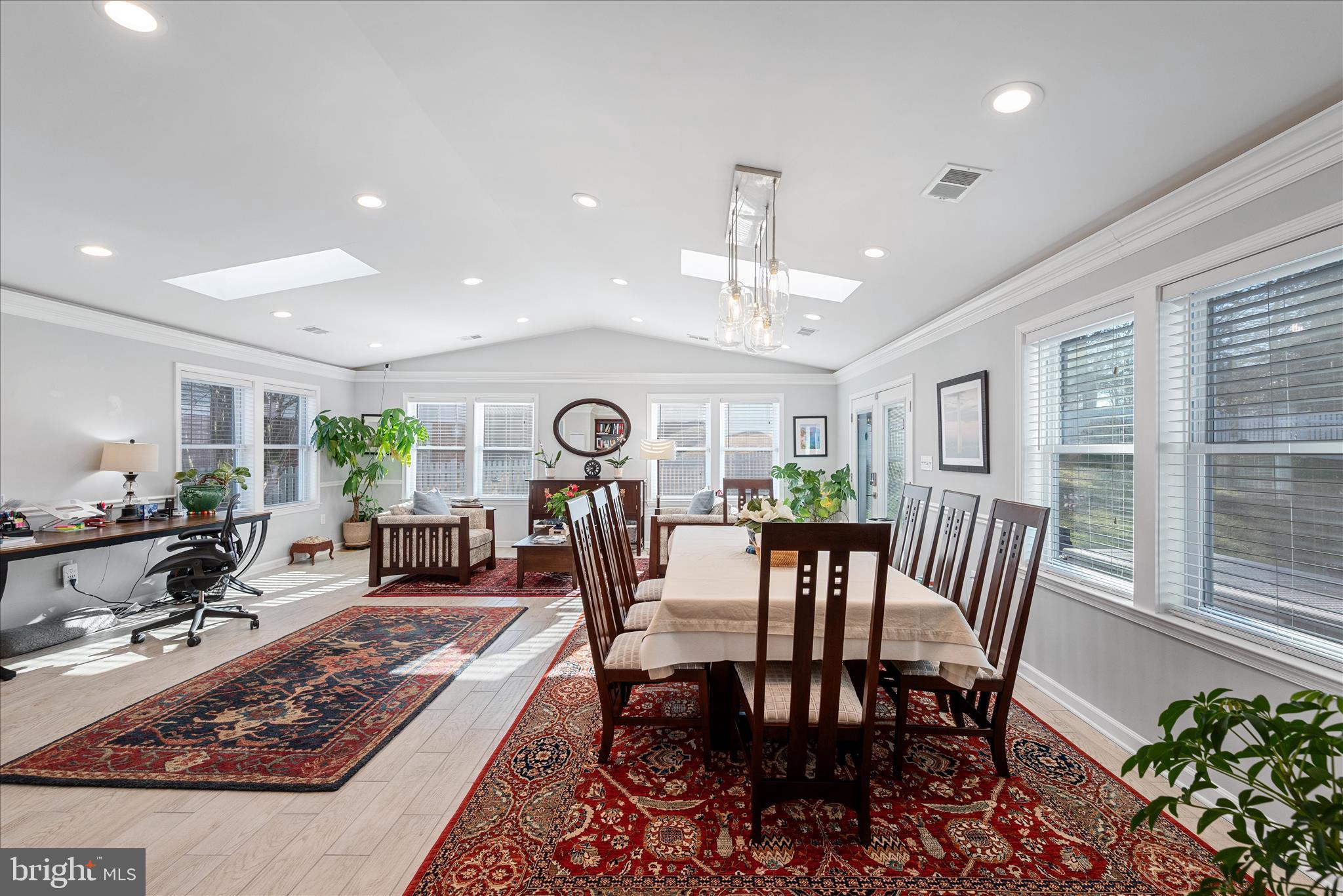 5211 INVERCHAPEL ROAD