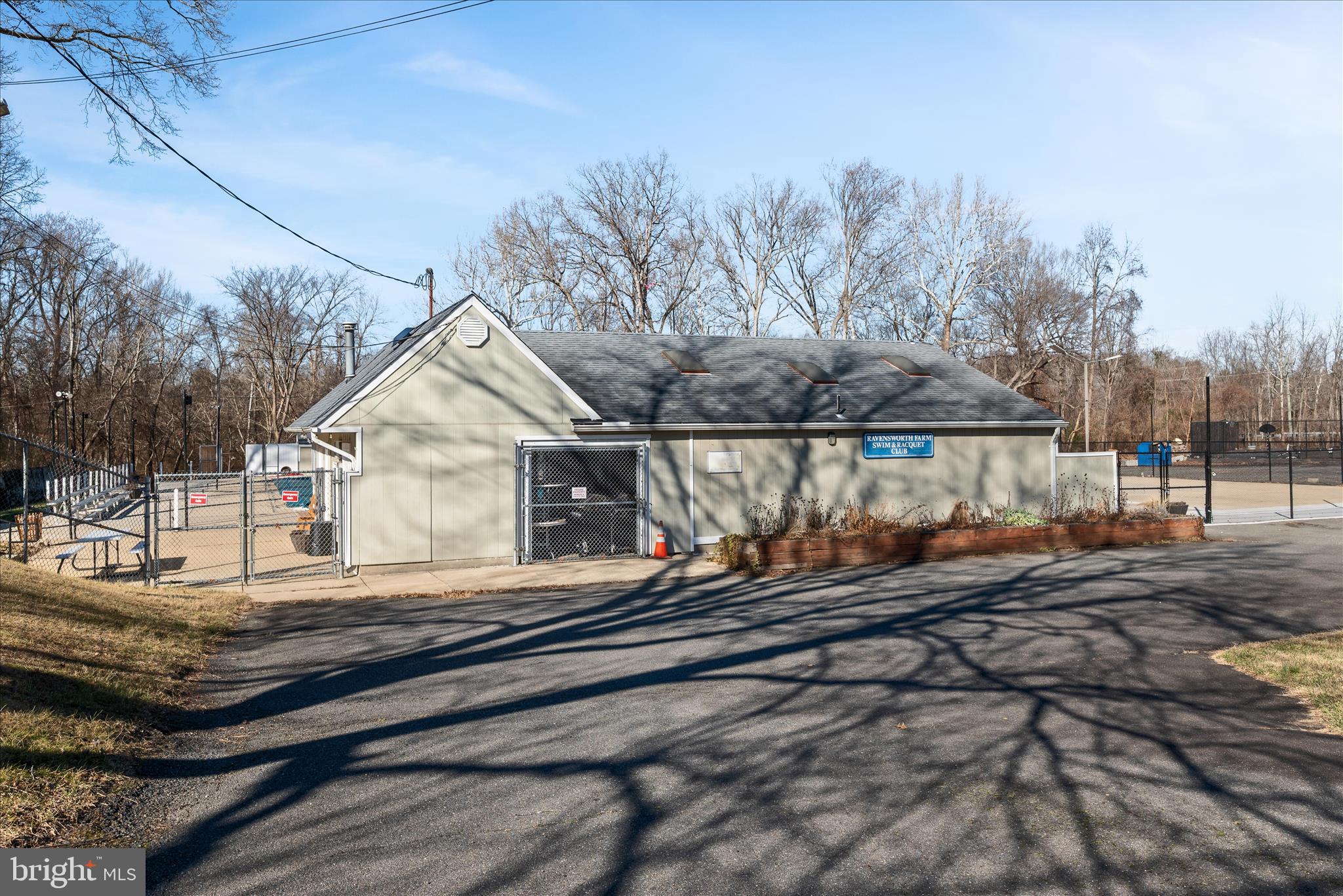 5211 INVERCHAPEL ROAD