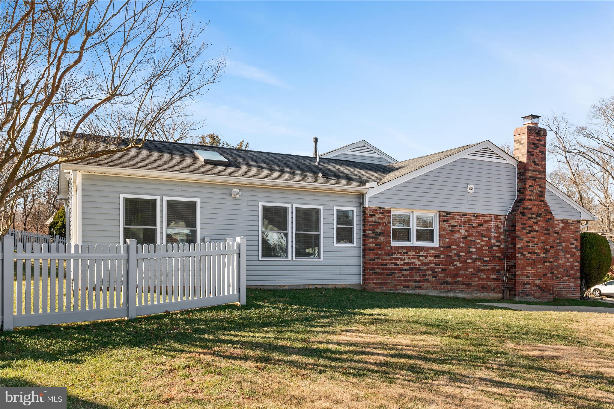 5211 INVERCHAPEL ROAD