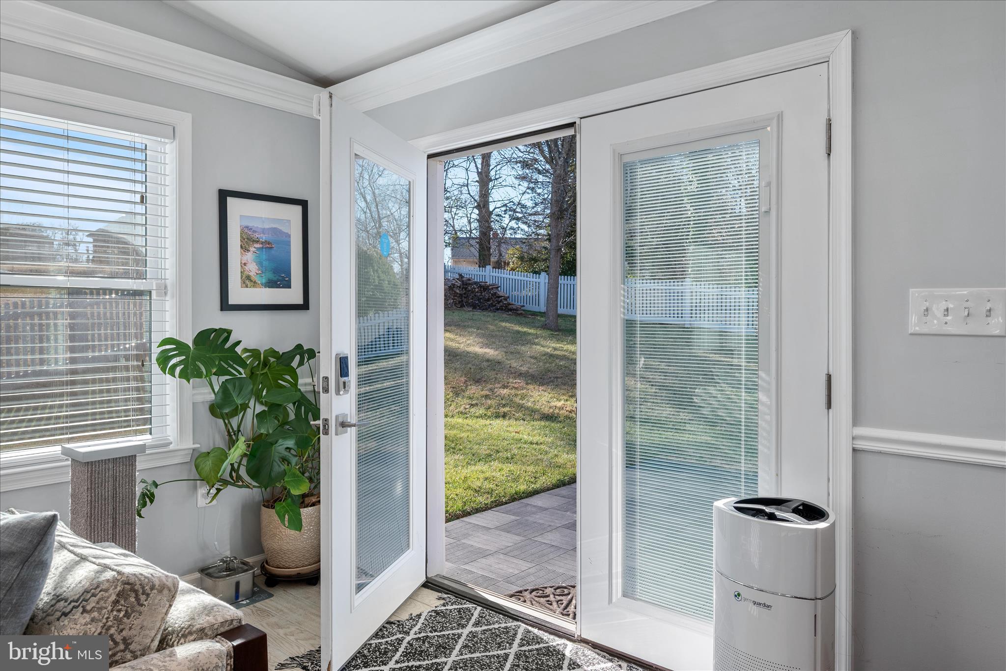 5211 INVERCHAPEL ROAD