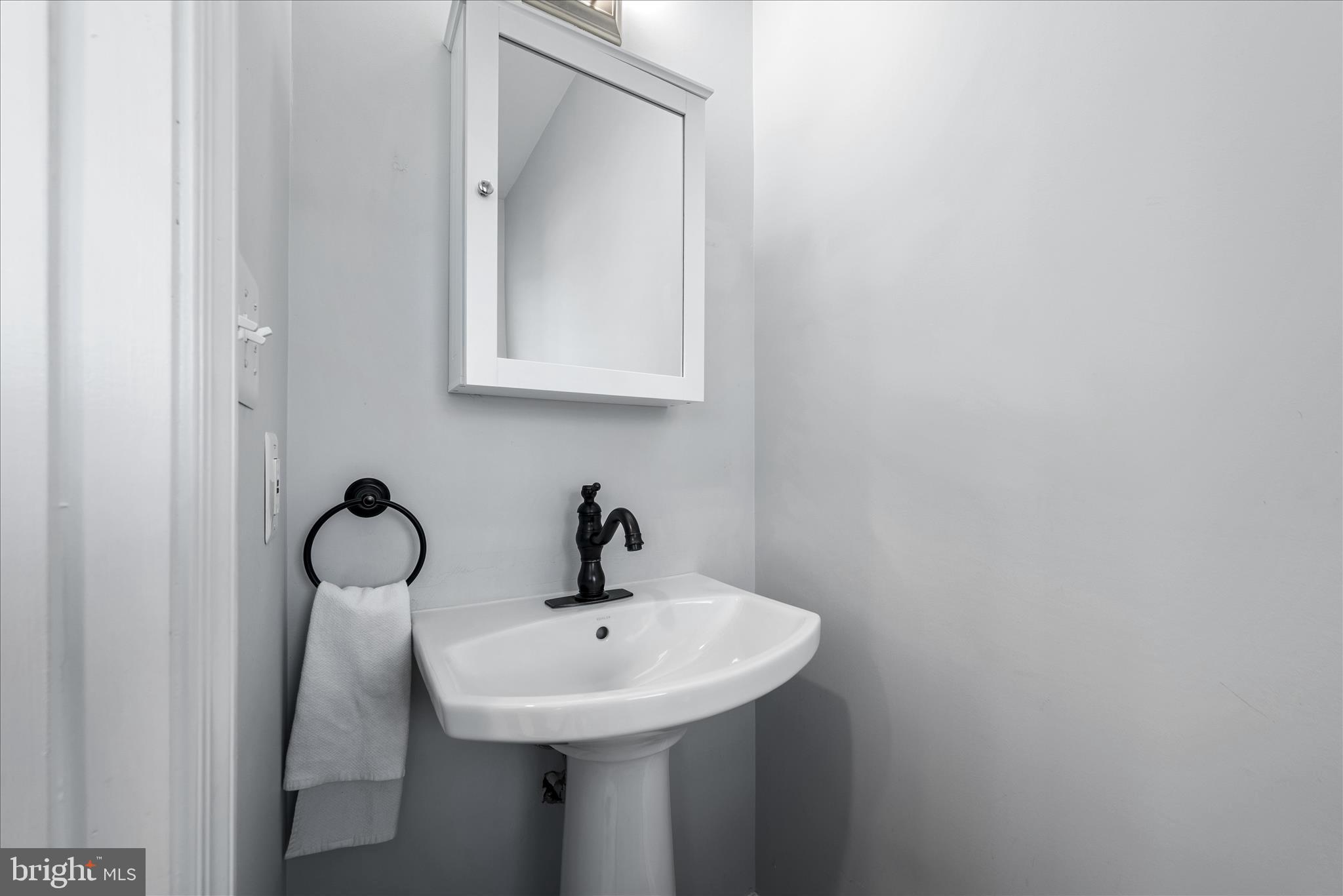 5211 INVERCHAPEL ROAD