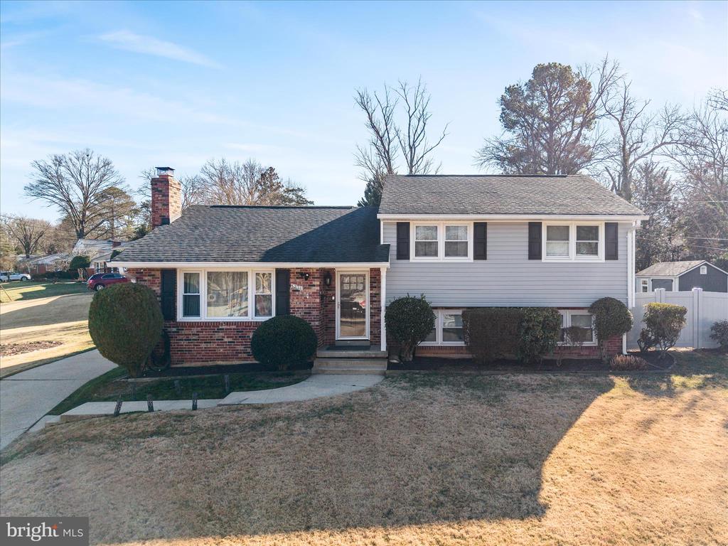 5211 INVERCHAPEL ROAD