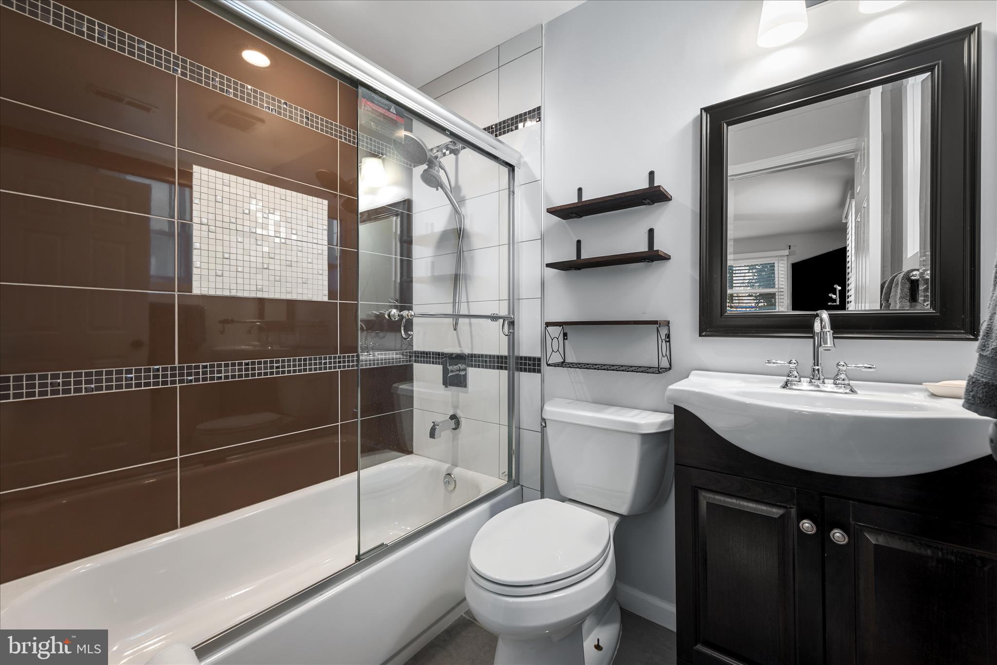 5211 INVERCHAPEL ROAD