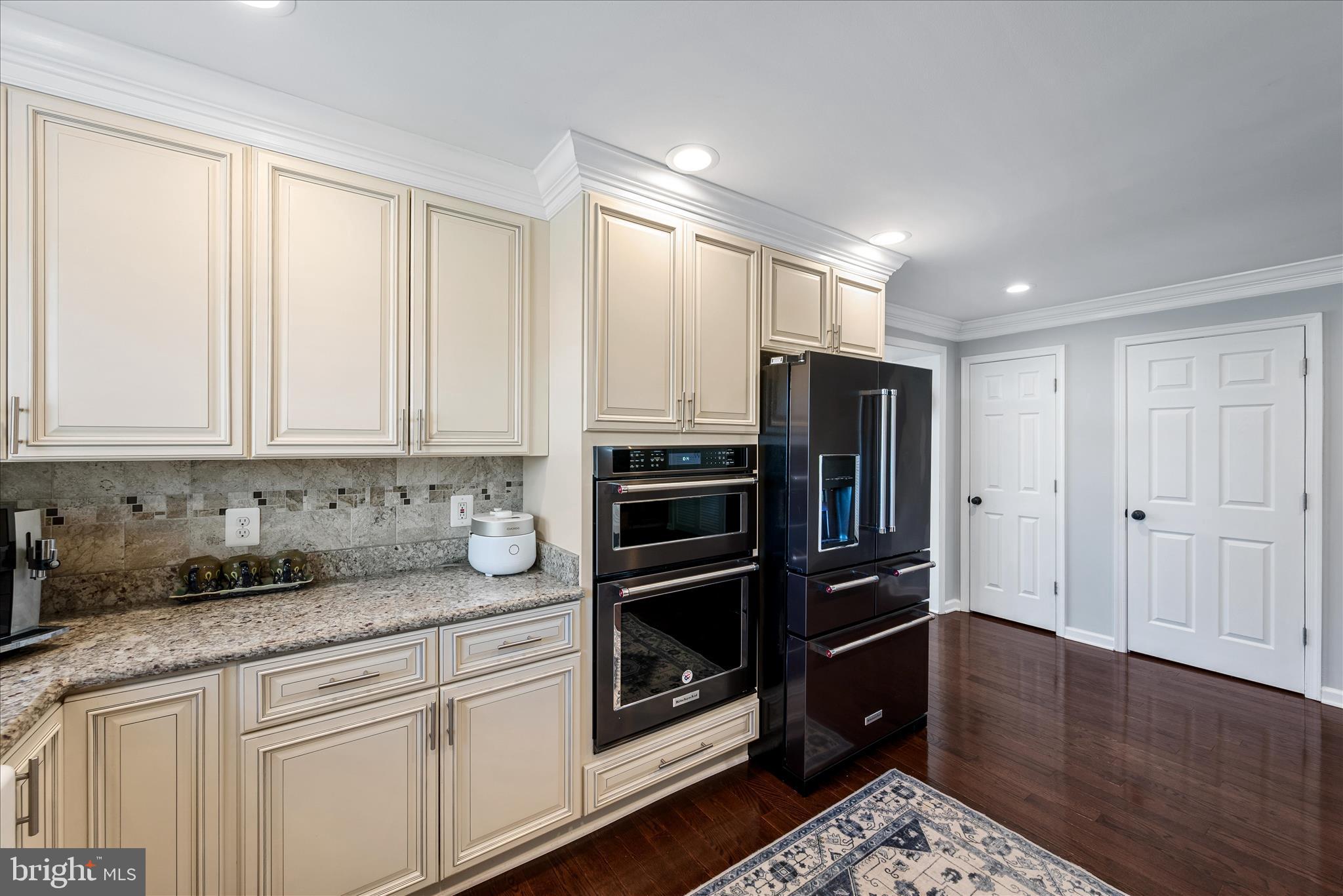 5211 INVERCHAPEL ROAD