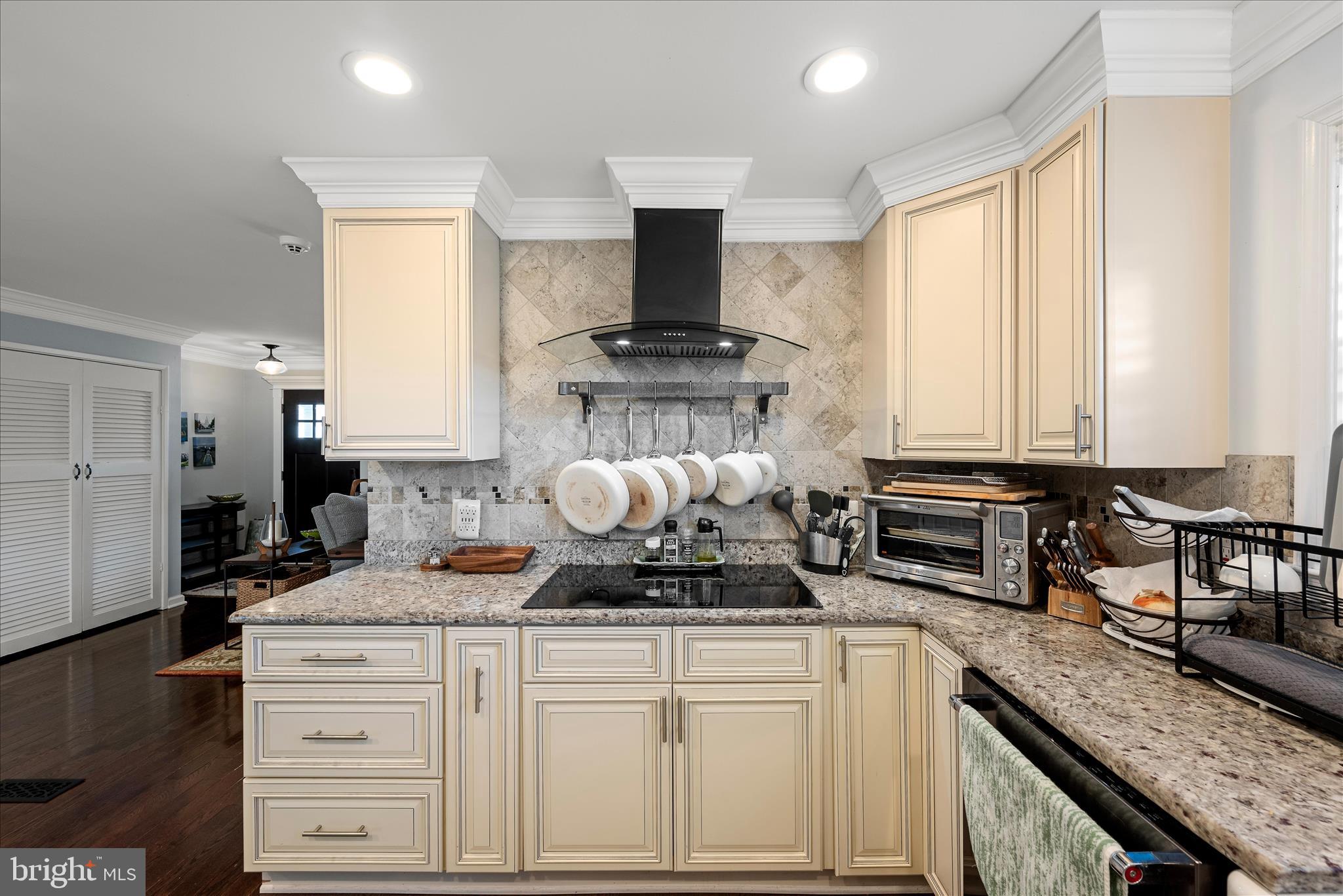 5211 INVERCHAPEL ROAD