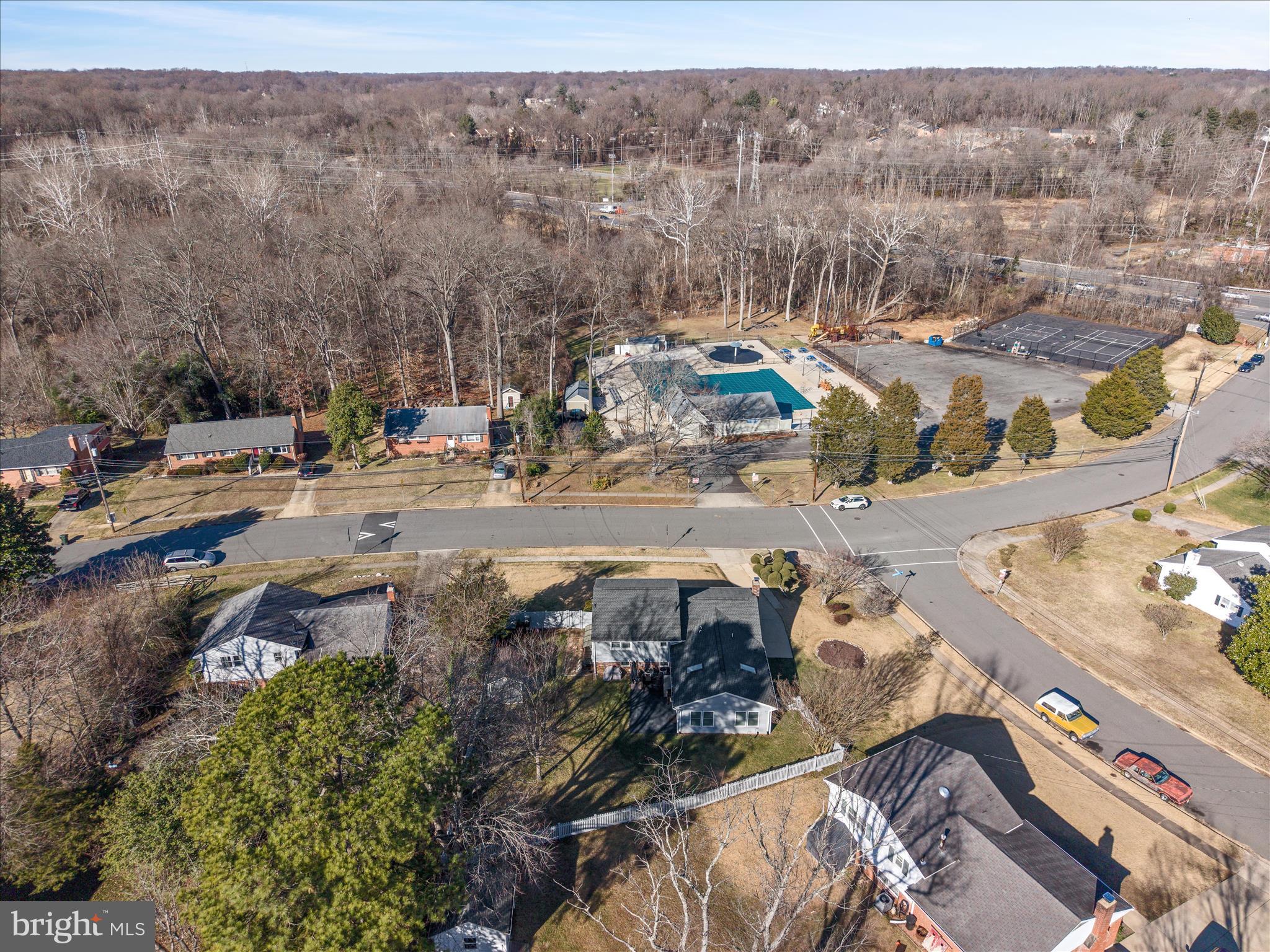 5211 INVERCHAPEL ROAD