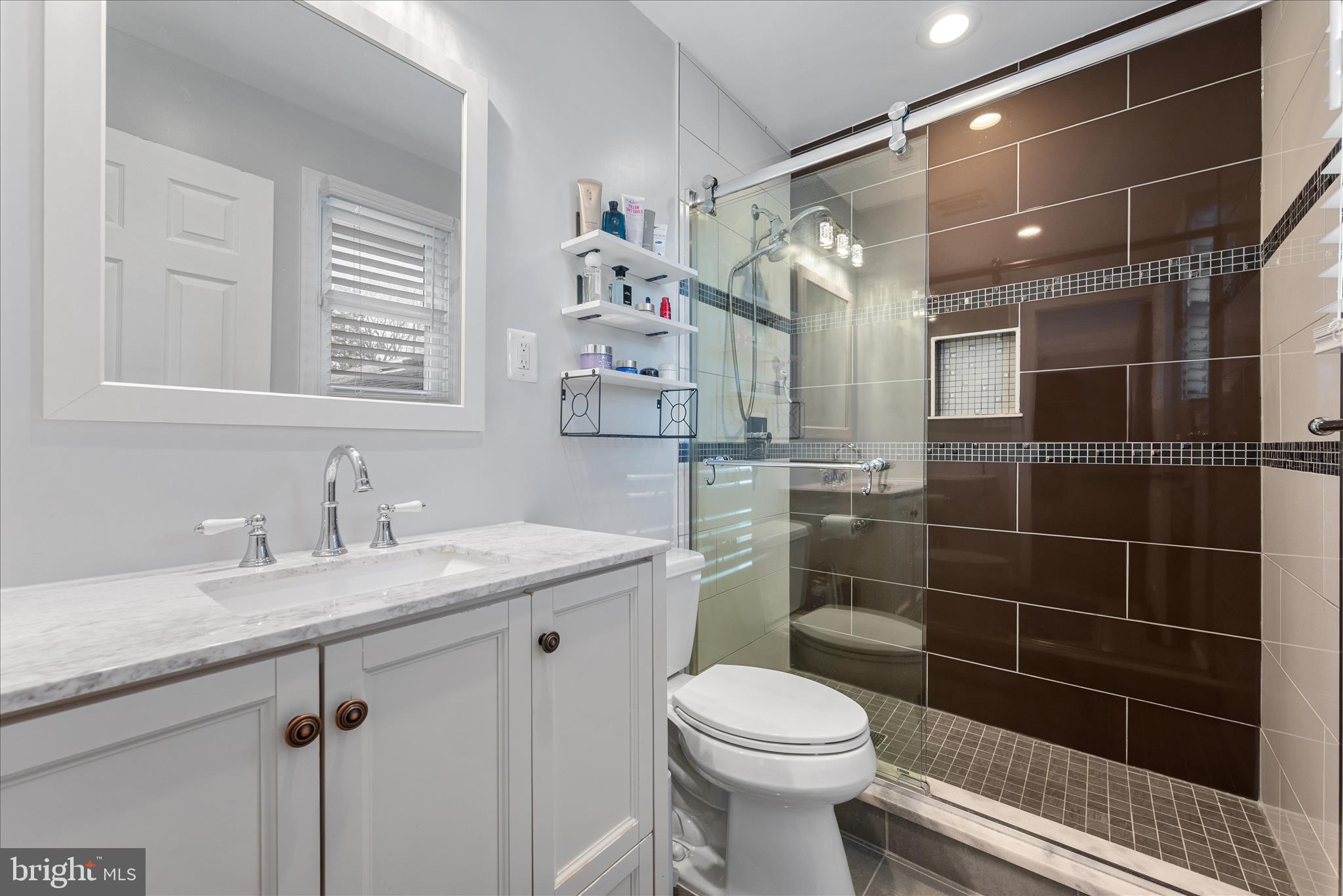 5211 INVERCHAPEL ROAD