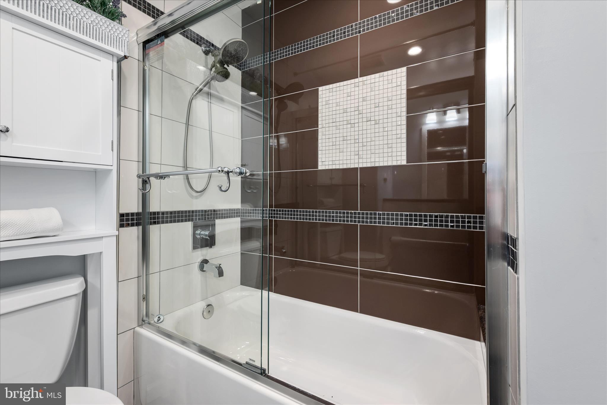 5211 INVERCHAPEL ROAD