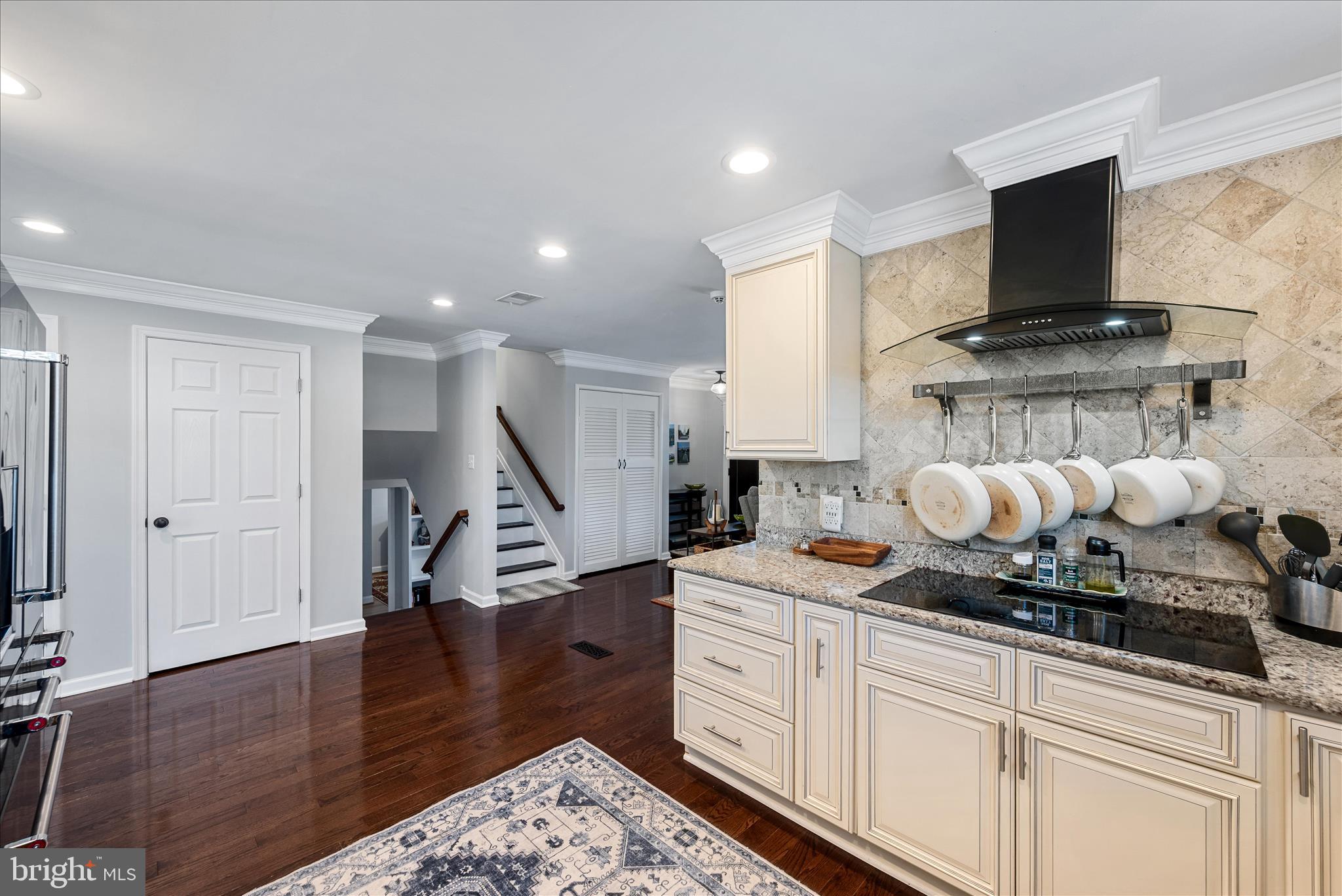 5211 INVERCHAPEL ROAD