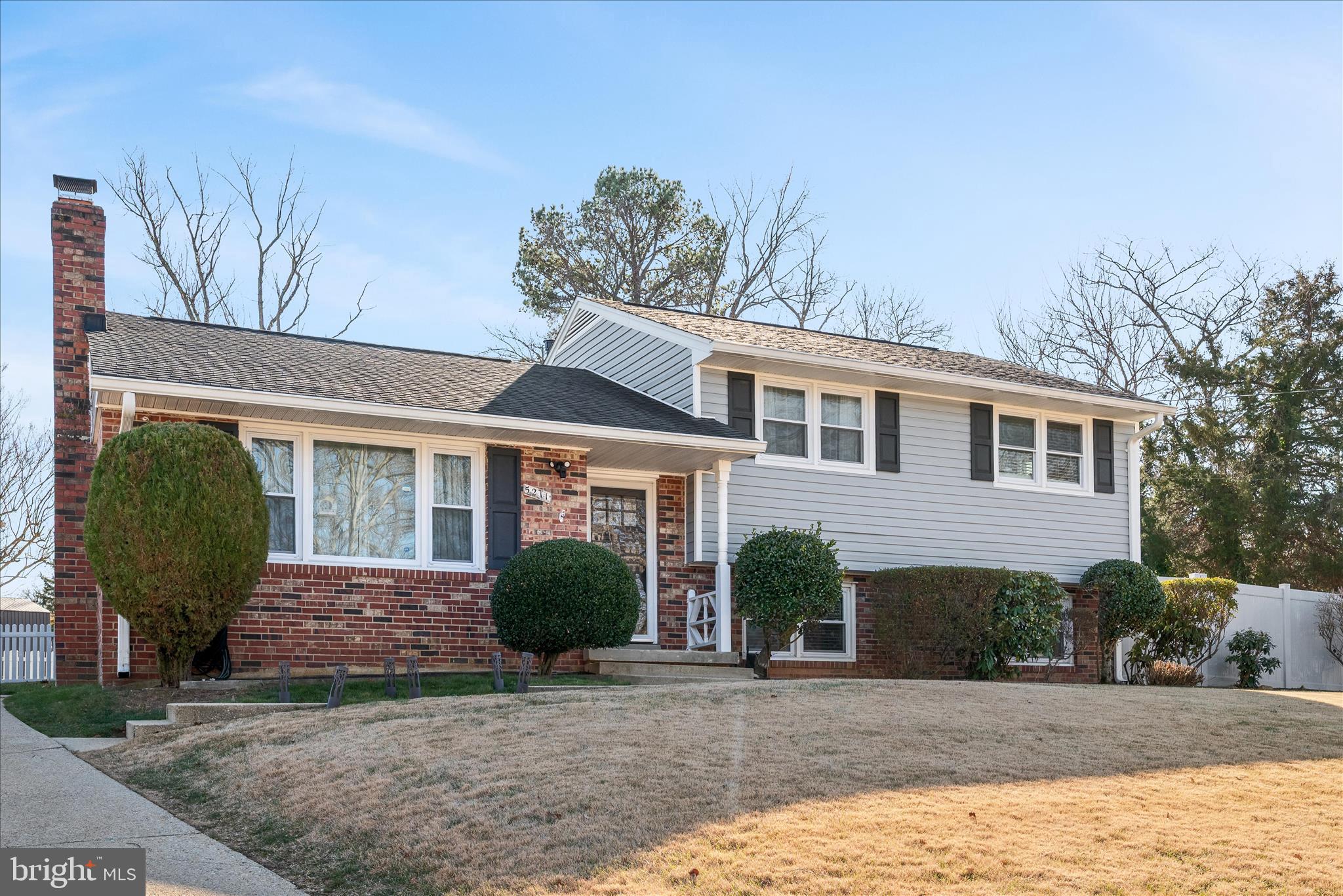 5211 INVERCHAPEL ROAD