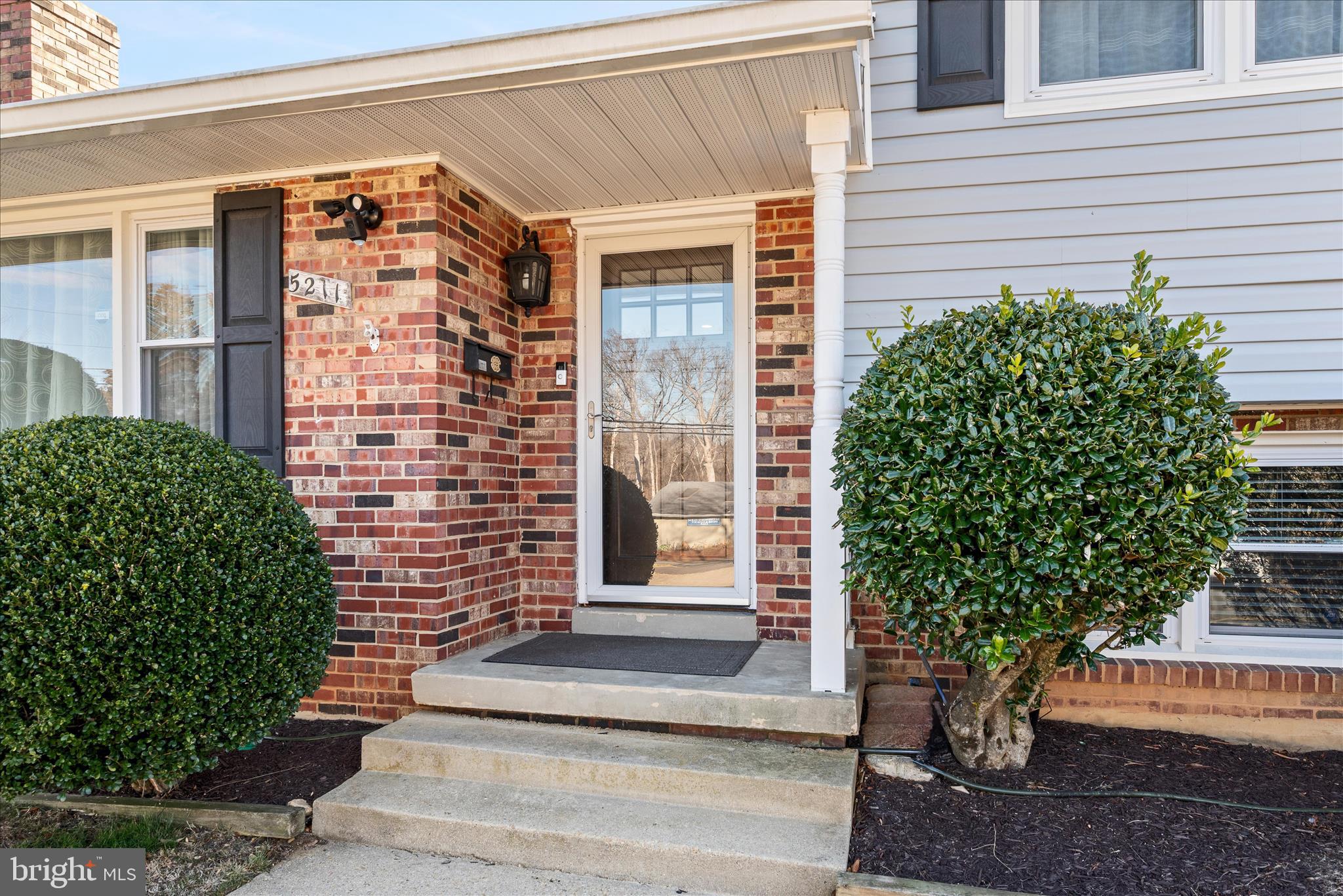 5211 INVERCHAPEL ROAD