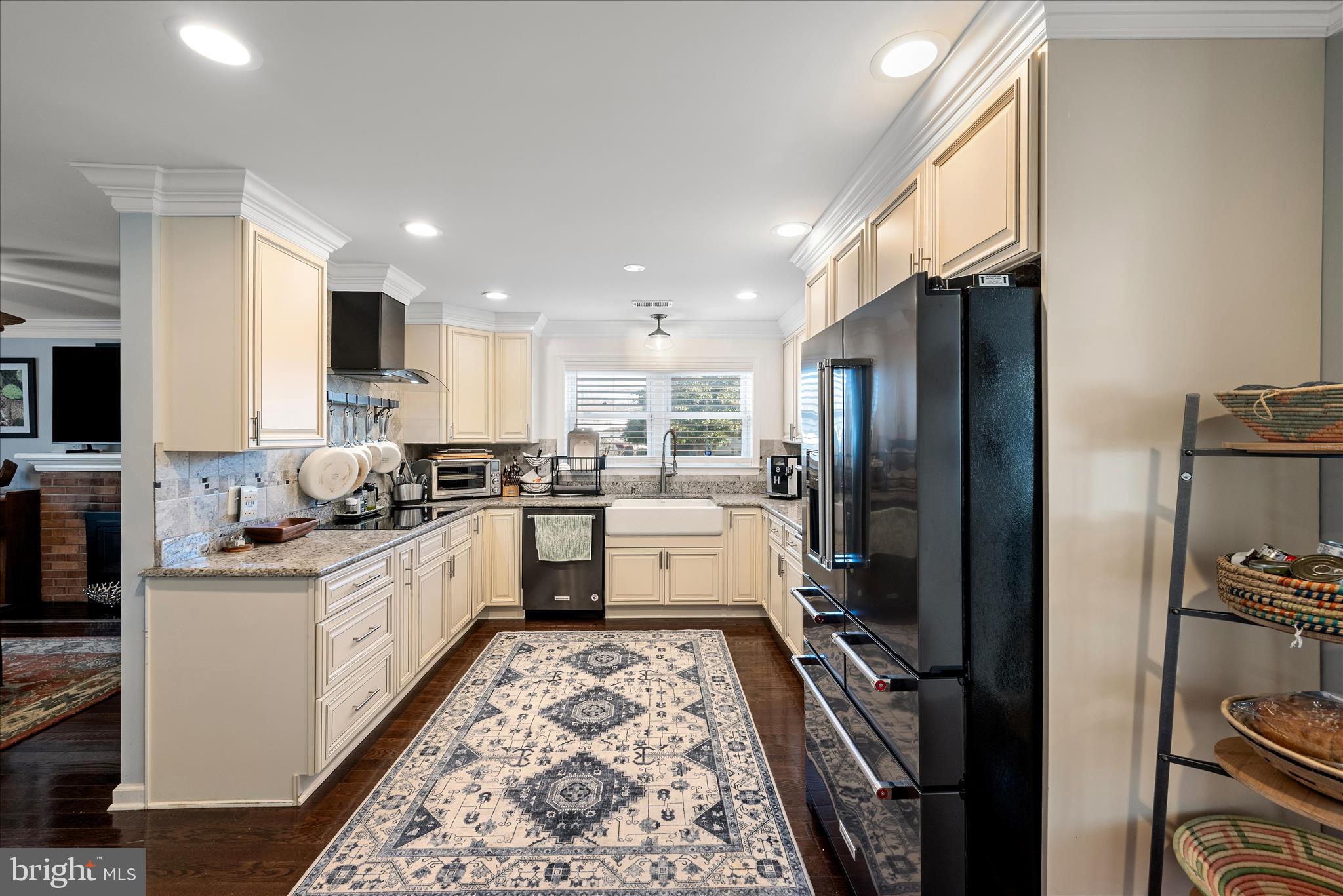 5211 INVERCHAPEL ROAD