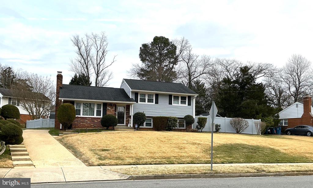 5211 INVERCHAPEL ROAD