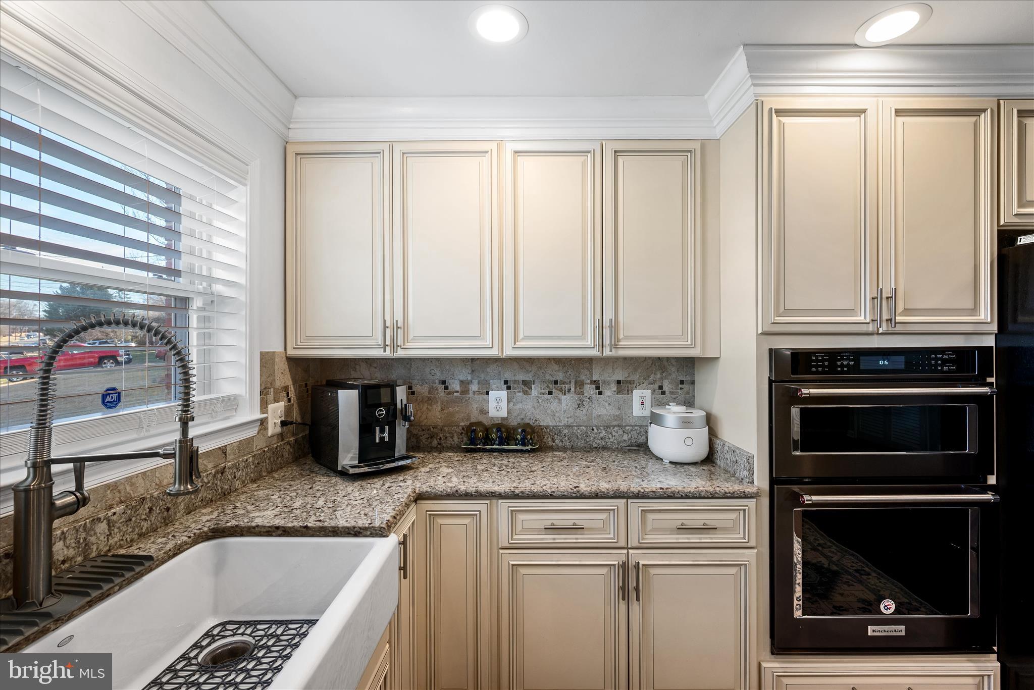 5211 INVERCHAPEL ROAD