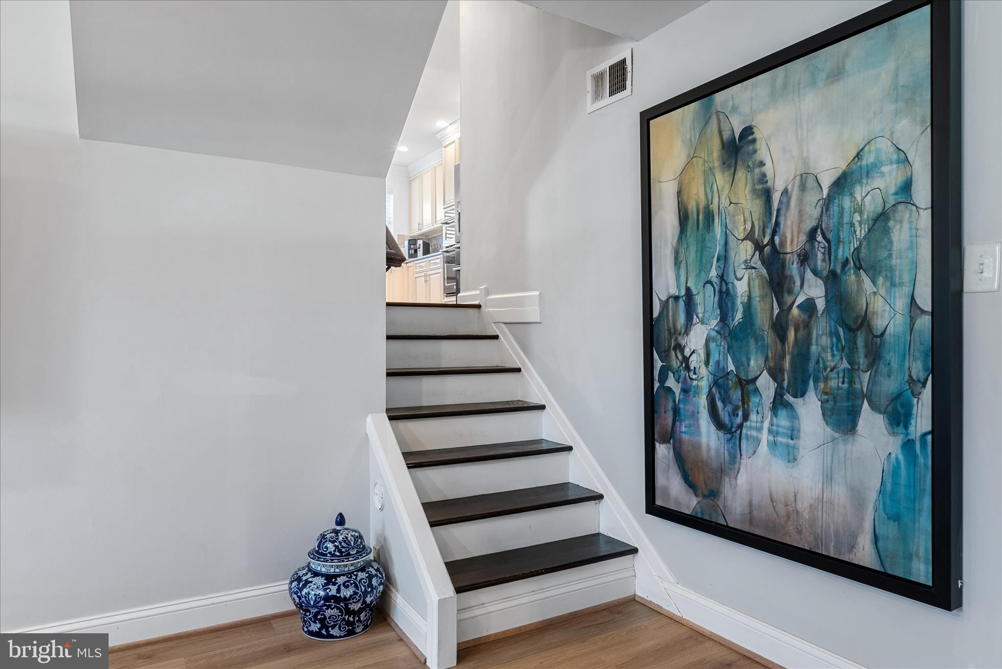 5211 INVERCHAPEL ROAD