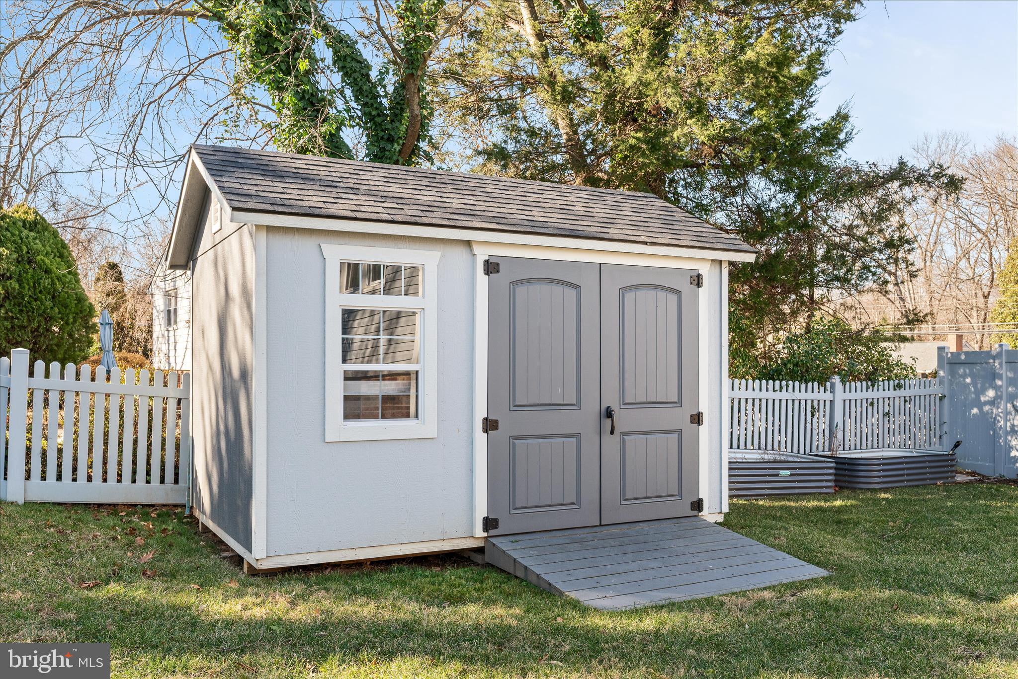 5211 INVERCHAPEL ROAD