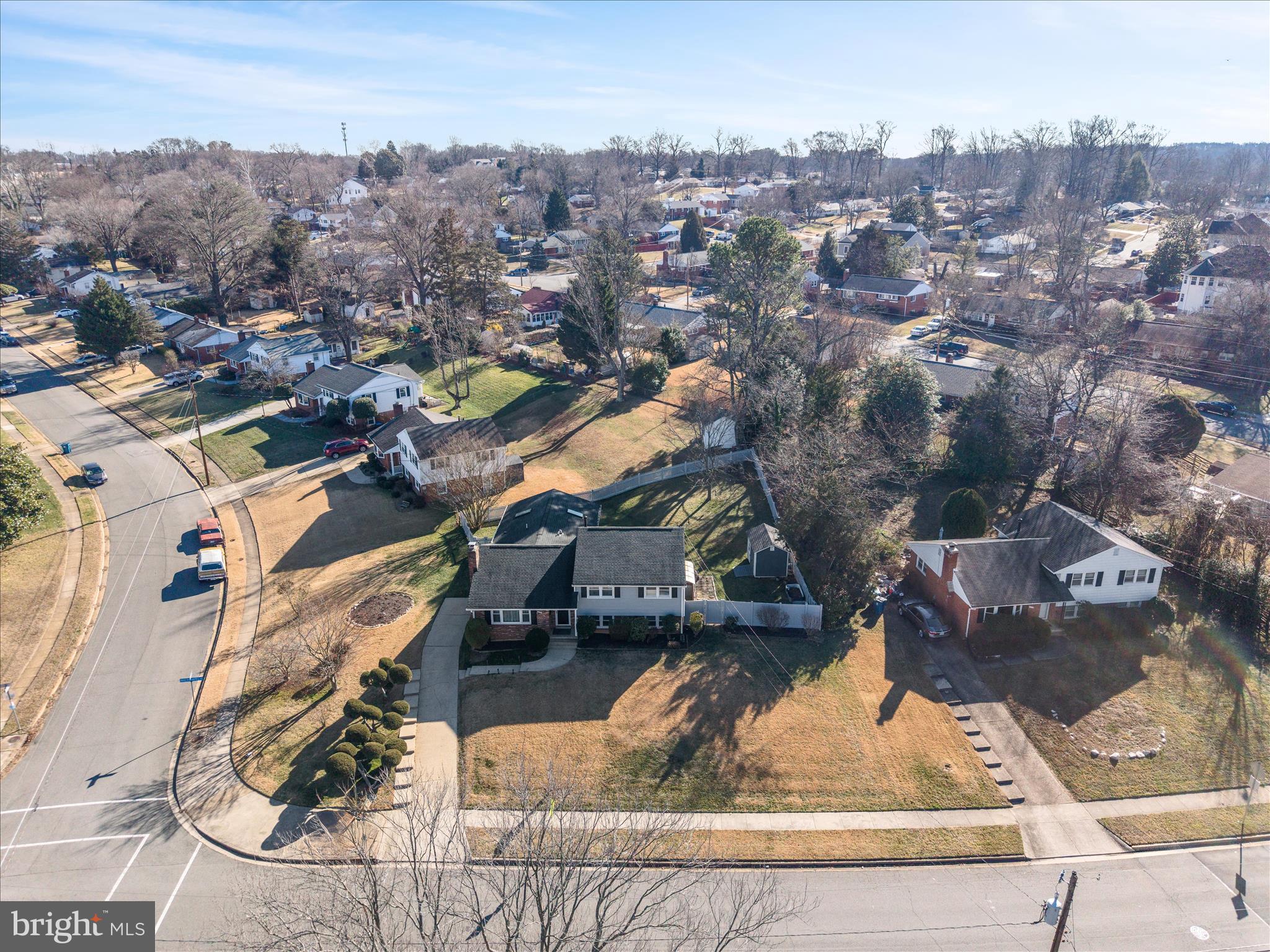 5211 INVERCHAPEL ROAD