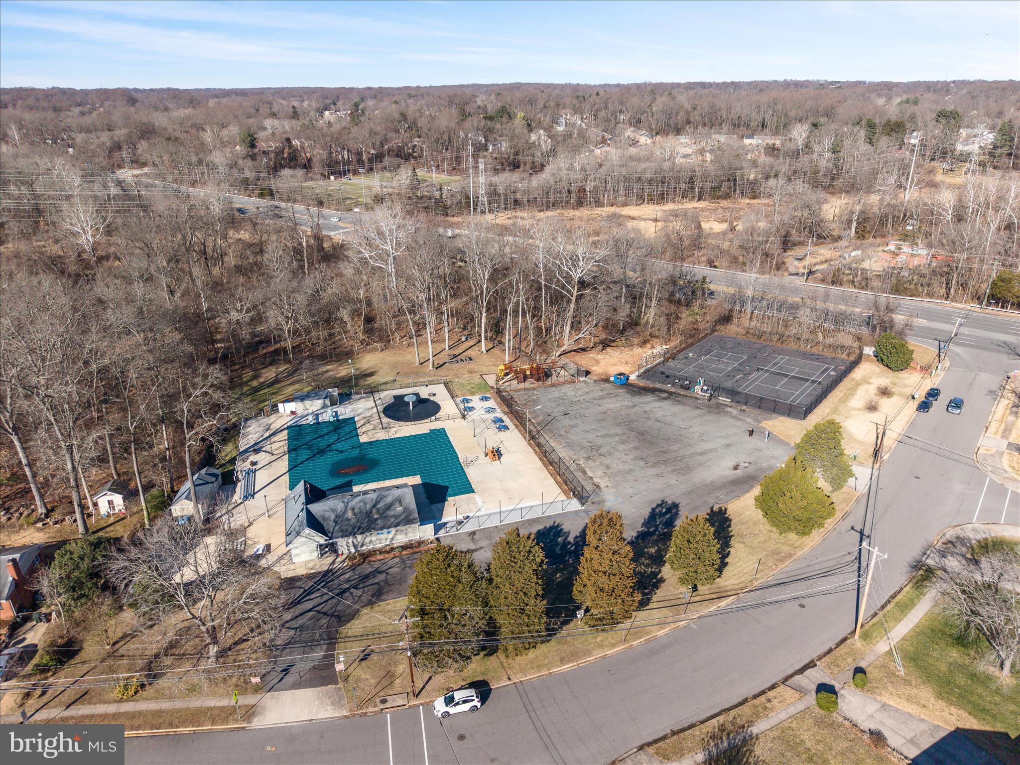 5211 INVERCHAPEL ROAD