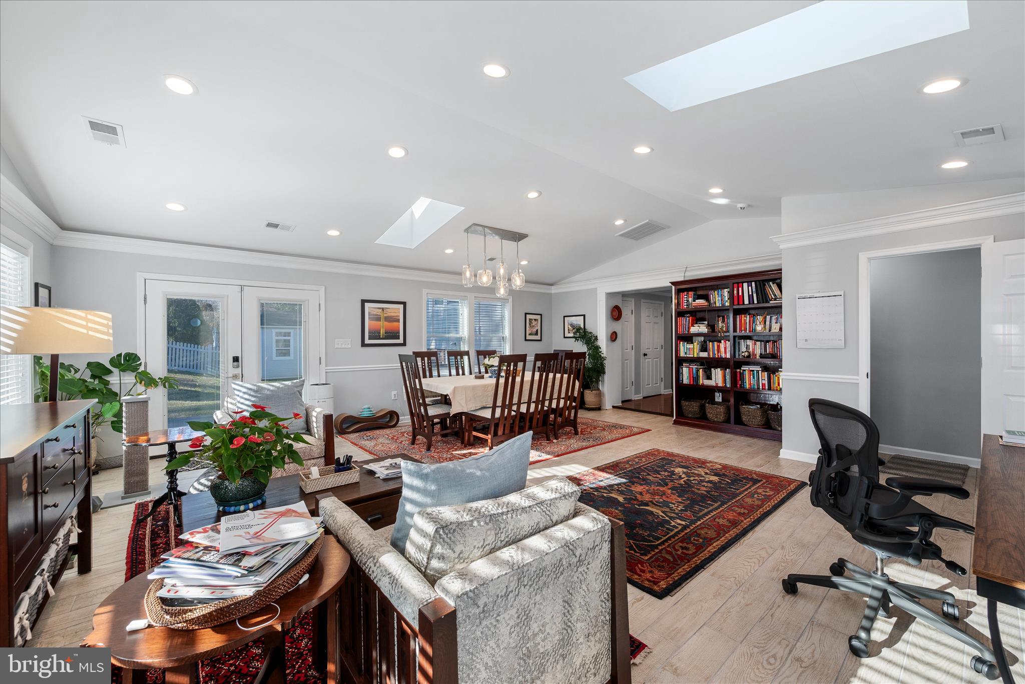 5211 INVERCHAPEL ROAD